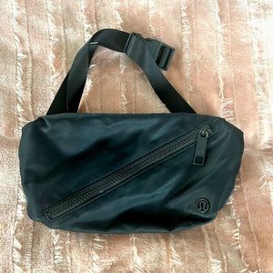 Black lululemon cross over